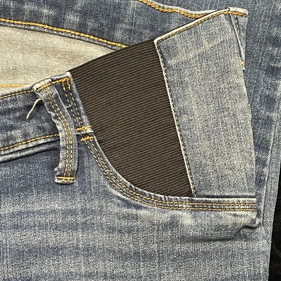 Ingrid & Isabel Maternity Skinny Crop Jeans 12 - Picture 7 of 7